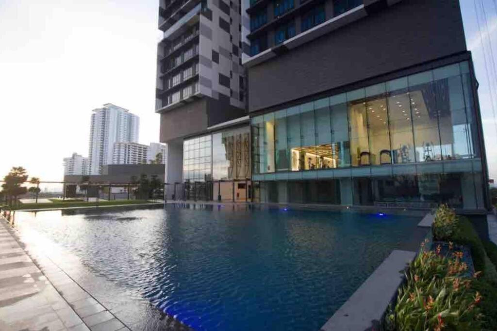 Newly Furnished Wifi 5pax @ Setia Sky 88 By Micasa * Johor Bahru